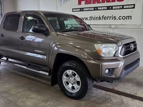 Used 2012 Toyota Tacoma 4x4 Double Cab image 7