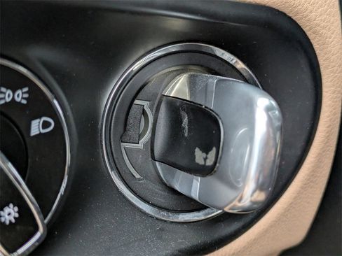 Used 2019 Porsche Macan w/ Premium Package Plus image 29