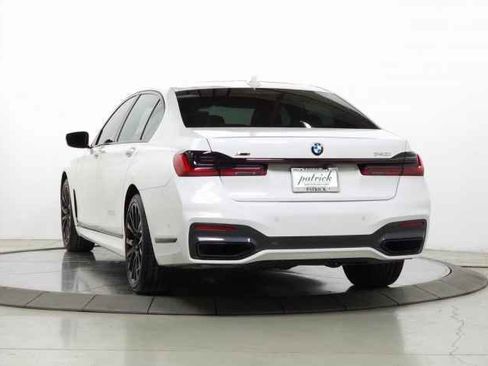 Used 2022 BMW 740i xDrive w/ M Sport Package image 6