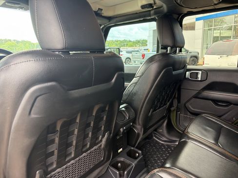 Used 2021 Jeep Gladiator Mojave AWD/4WD image 32
