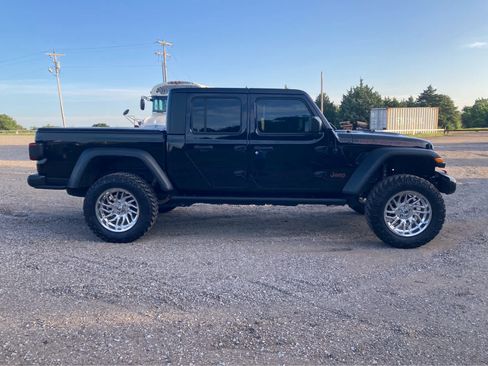 Used 2023 Jeep Gladiator Rubicon w/ LED Lighting Group AWD/4WD image 8
