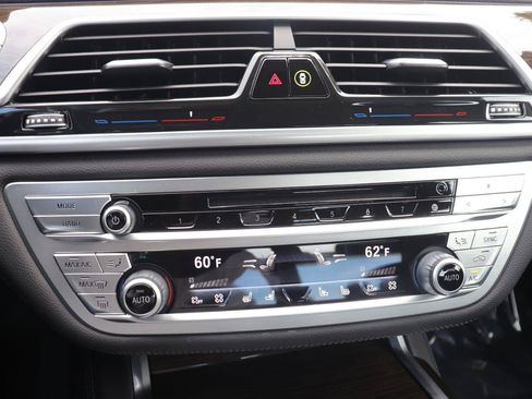 Used 2020 BMW 740i RWD image 36
