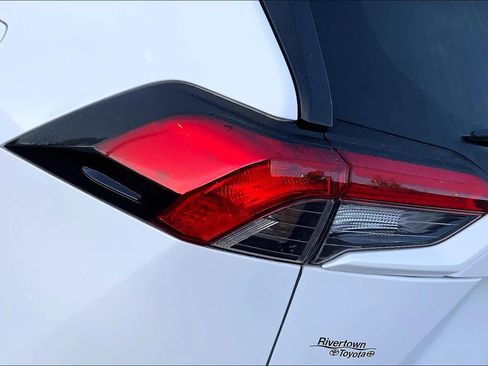 Used 2024 Toyota RAV4 XLE FWD image 27