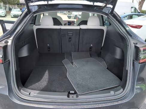 Used 2022 Tesla Model Y Long Range AWD/4WD image 24