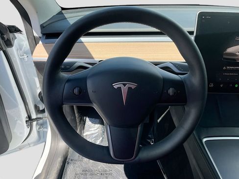 Used 2022 Tesla Model Y Long Range AWD/4WD image 11