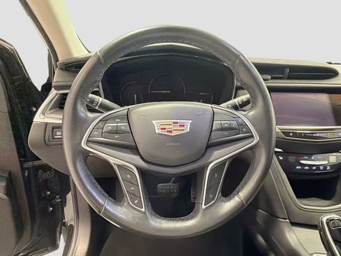 Used 2017 Cadillac XT5 Luxury w/ Driver Awareness Package FWD image 9