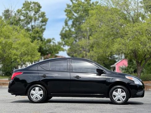 Used 2019 Nissan Versa S FWD image 4