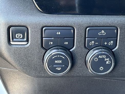 Certified 2024 Chevrolet Silverado 2500 LT image 17