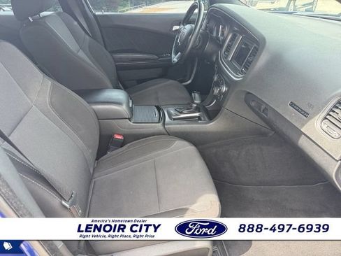 Used 2022 Dodge Charger SXT w/ Blacktop Package RWD image 13