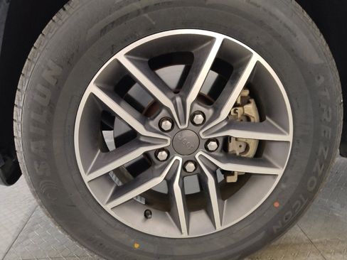 Used 2021 Jeep Grand Cherokee Limited w/ Luxury Group II image 31