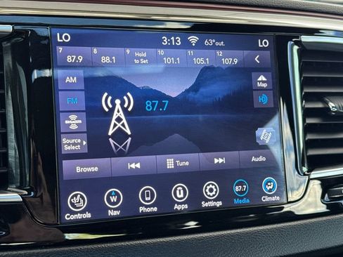 Used 2019 Chrysler Pacifica Touring-L FWD image 20
