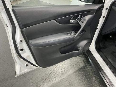 Used 2019 Nissan Rogue SV image 26