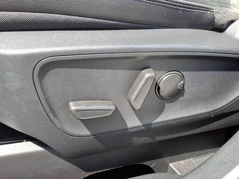 Used 2025 Ford Escape Platinum w/ Premium Technology Package AWD/4WD image 3