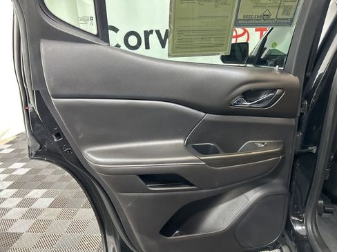 Used 2023 GMC Acadia SLT w/ Technology Package image 18