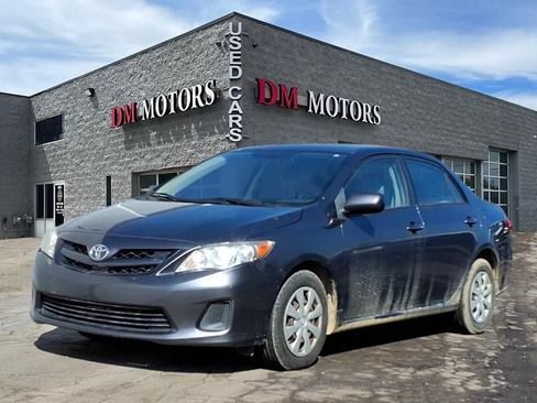 Used 2011 Toyota Corolla LE image 1
