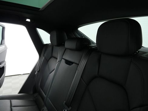 Certified 2025 Porsche Macan AWD image 22