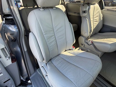 Used 2012 Toyota Sienna XLE image 16