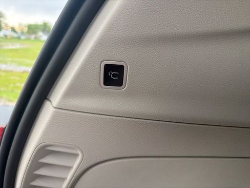 Used 2023 Chrysler Voyager LX FWD image 13
