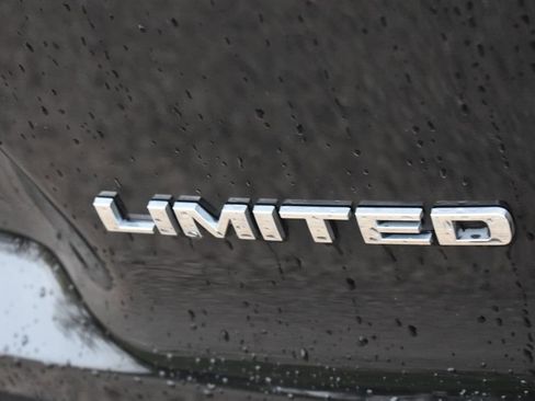 Used 2019 Jeep Cherokee Limited w/ Luxury Group AWD/4WD image 19