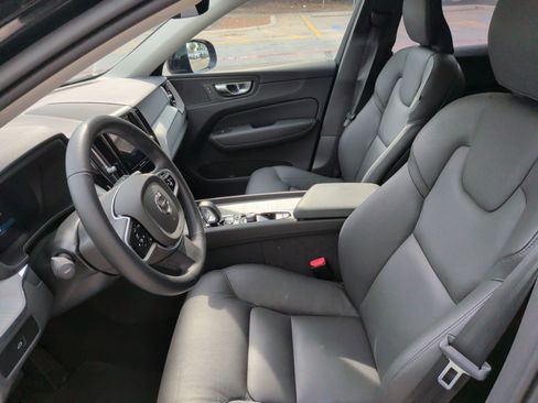 Used 2025 Volvo XC60 B5 Plus image 17