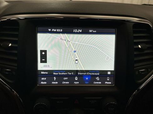 Used 2018 Jeep Grand Cherokee Altitude AWD/4WD image 23