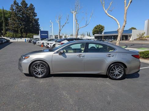 Used 2017 Lexus ES 350 w/ Navigation System Package image 9