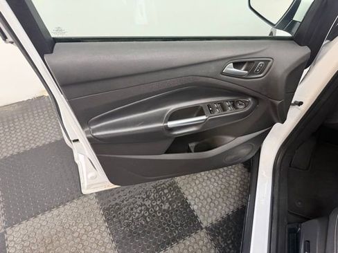 Used 2019 Ford Escape SEL AWD/4WD image 18