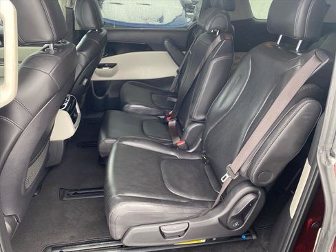 Certified 2024 Kia Carnival EX image 20