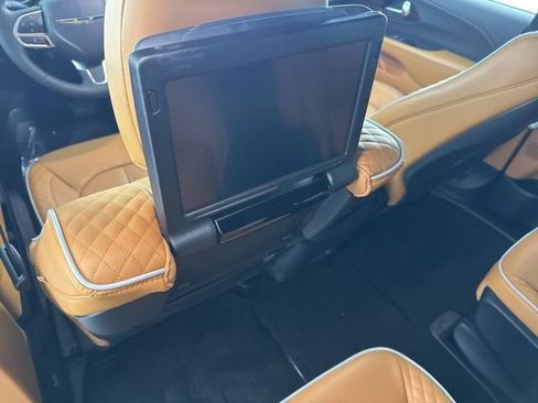 Used 2023 Chrysler Pacifica Pinnacle image 25