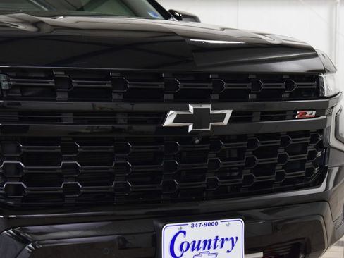 Used 2023 Chevrolet Tahoe Z71 w/ Luxury Package AWD/4WD image 11