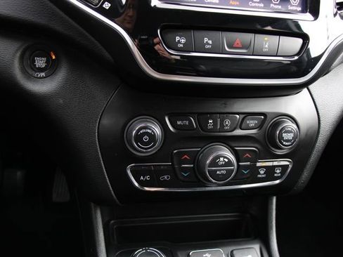 Used 2019 Jeep Cherokee Limited w/ Technology Group image 21