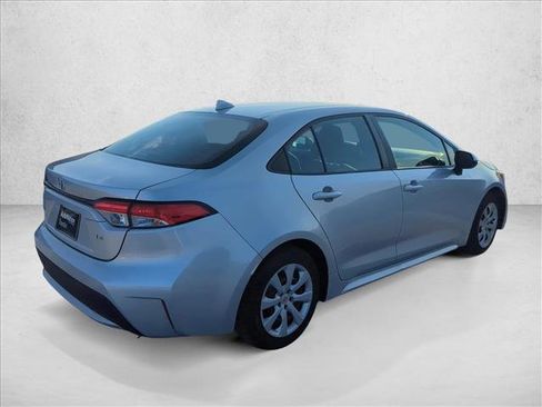 Used 2021 Toyota Corolla LE image 5