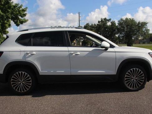 Used 2025 Volkswagen Taos SE image 8