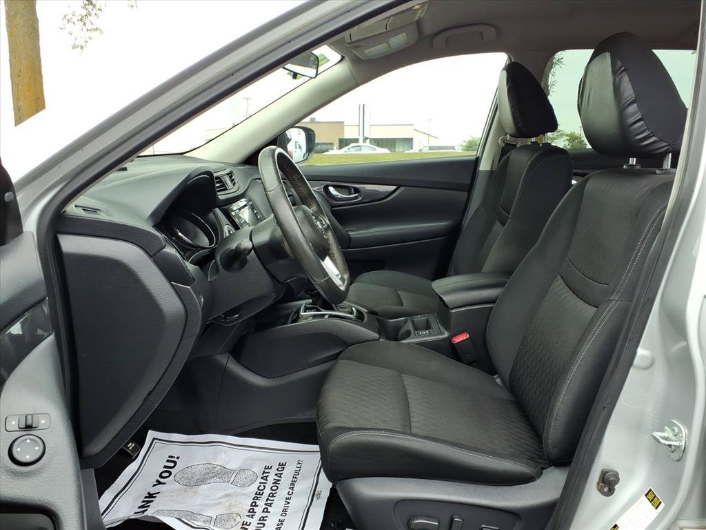 Used 2017 Nissan Rogue SV AWD/4WD image 24