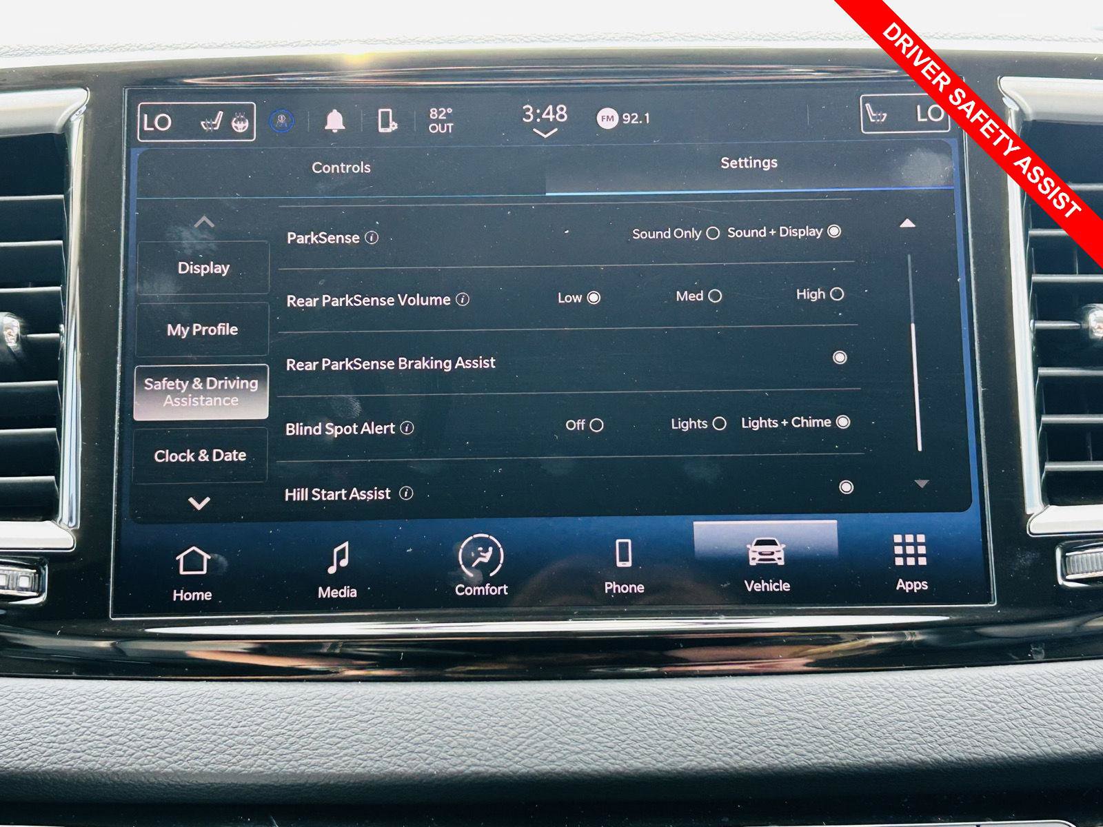 Used 2023 Chrysler Pacifica Touring-L FWD image 8