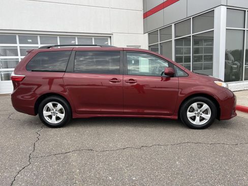 Used 2019 Toyota Sienna LE image 21