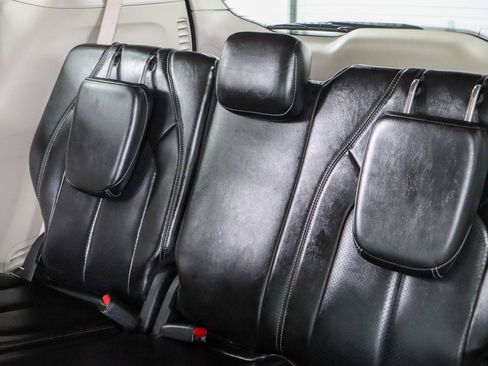 Used 2023 Chrysler Pacifica Touring-L image 25