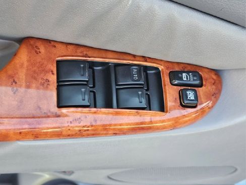 Used 2007 Toyota Sienna XLE Limited image 28