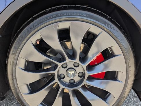 Used 2023 Tesla Model Y Performance AWD/4WD image 29