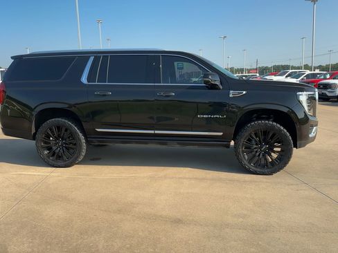 Used 2025 GMC Yukon XL Denali w/ Sun & Power Step Package image 9