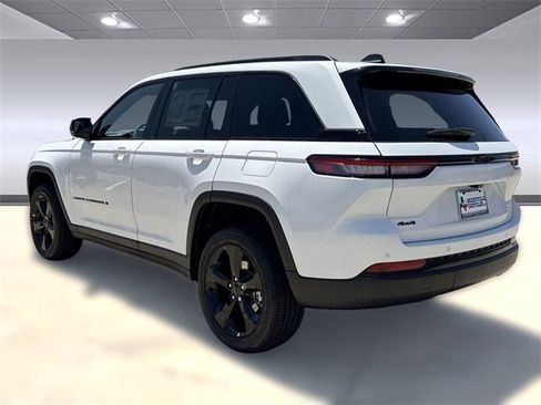New 2025 Jeep Grand Cherokee Altitude image 3
