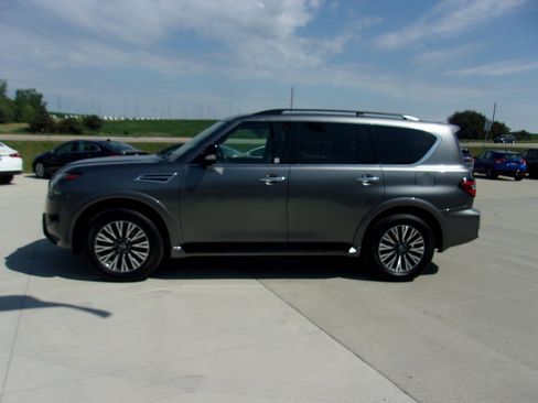Used 2023 Nissan Armada SL w/ Midnight Edition Package image 7