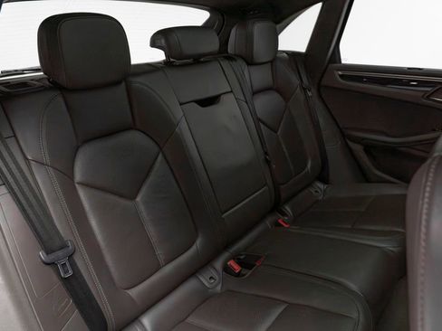 Used 2020 Porsche Macan AWD/4WD image 39