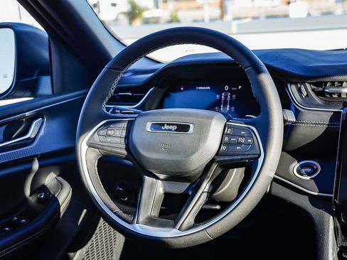 New 2025 Jeep Grand Cherokee Laredo X w/ Luxury Tech Group I image 16