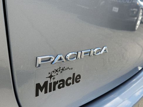 Certified 2021 Chrysler Pacifica Touring-L image 31