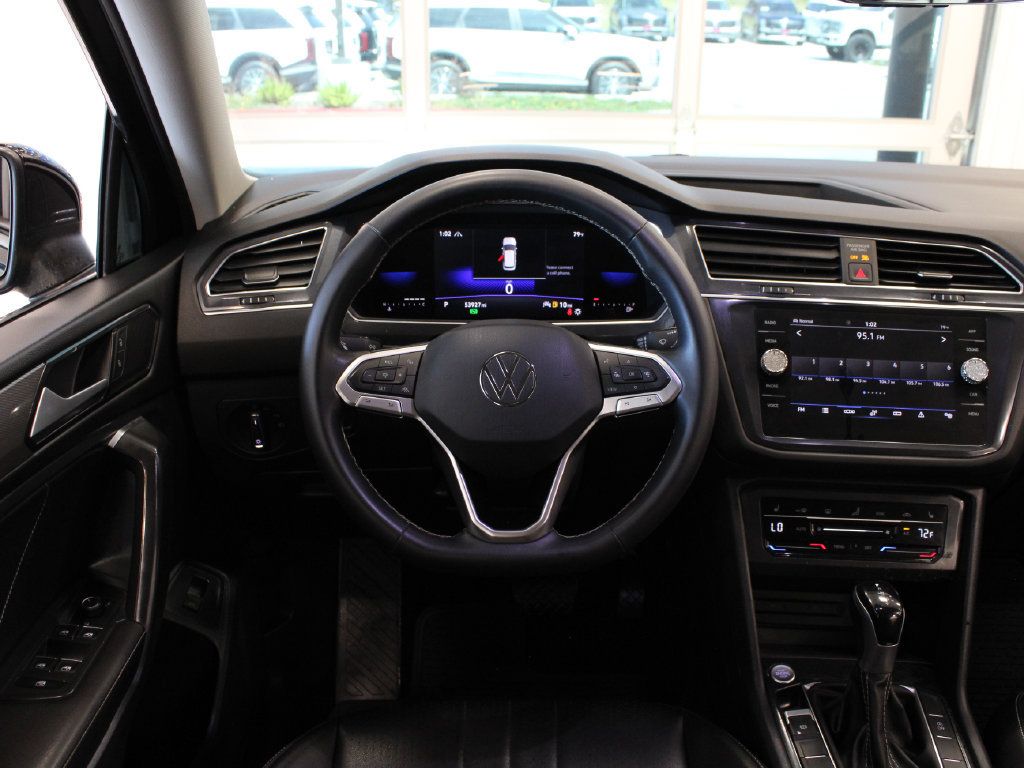 Used 2022 Volkswagen Tiguan SE AWD/4WD image 21