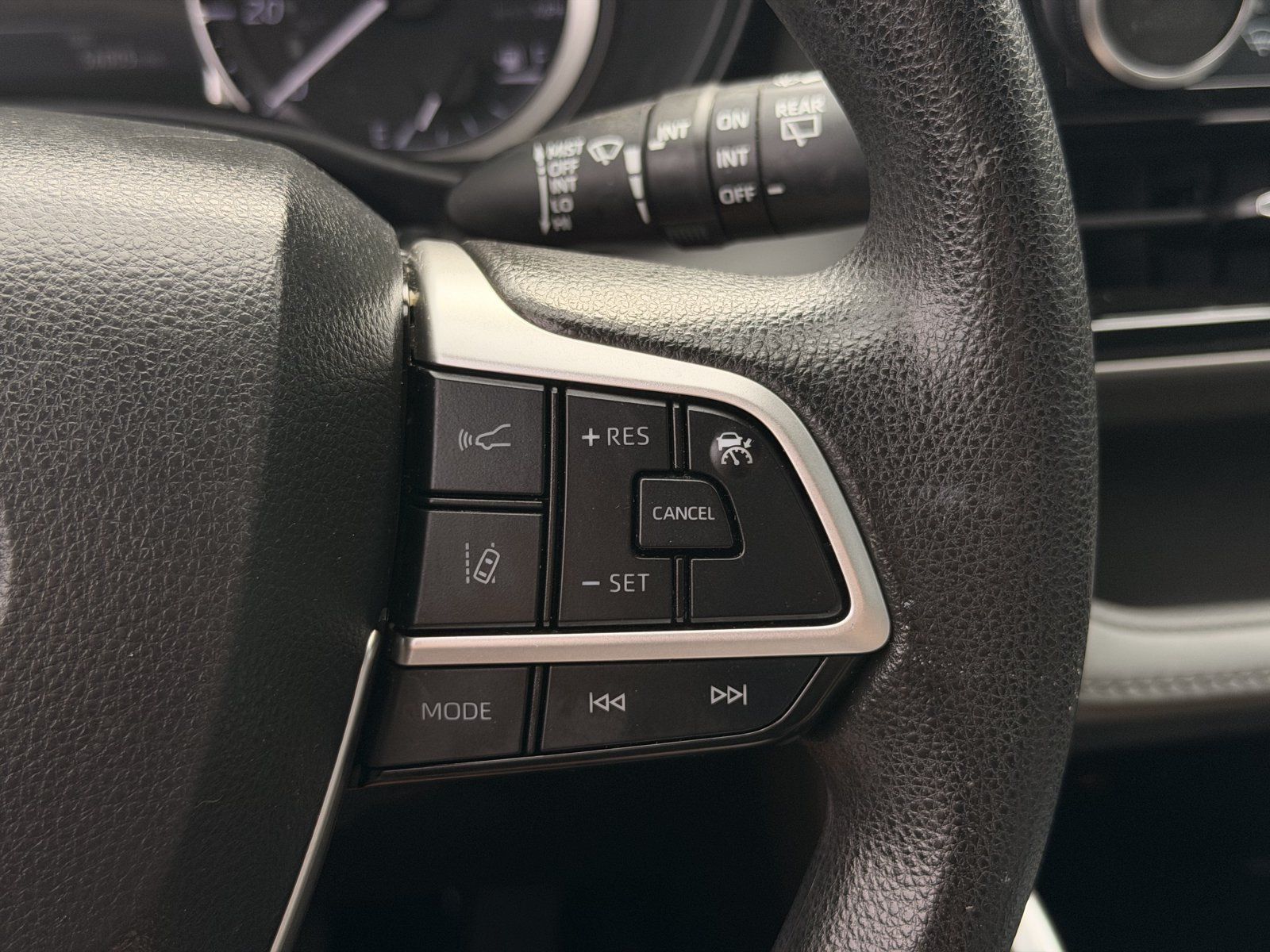 Used 2023 Toyota Highlander L AWD/4WD image 20