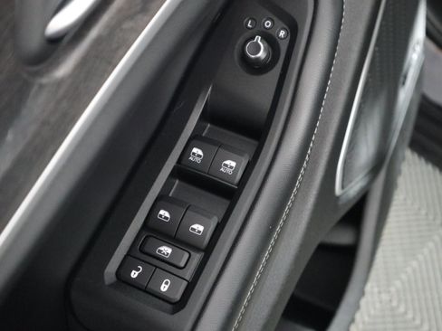 Used 2023 Jeep Grand Cherokee Limited w/ Black Appearance Package AWD/4WD image 38