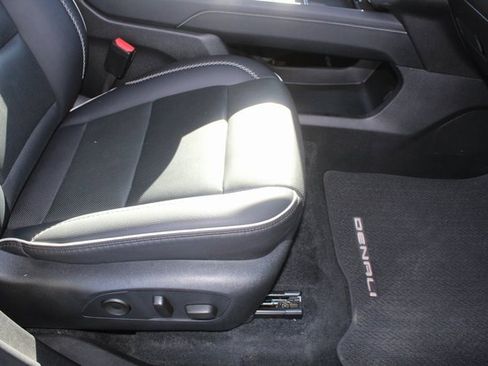 Used 2024 GMC Acadia Denali image 20