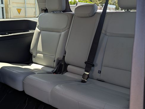 Certified 2025 Ford Expedition Platinum AWD/4WD image 19